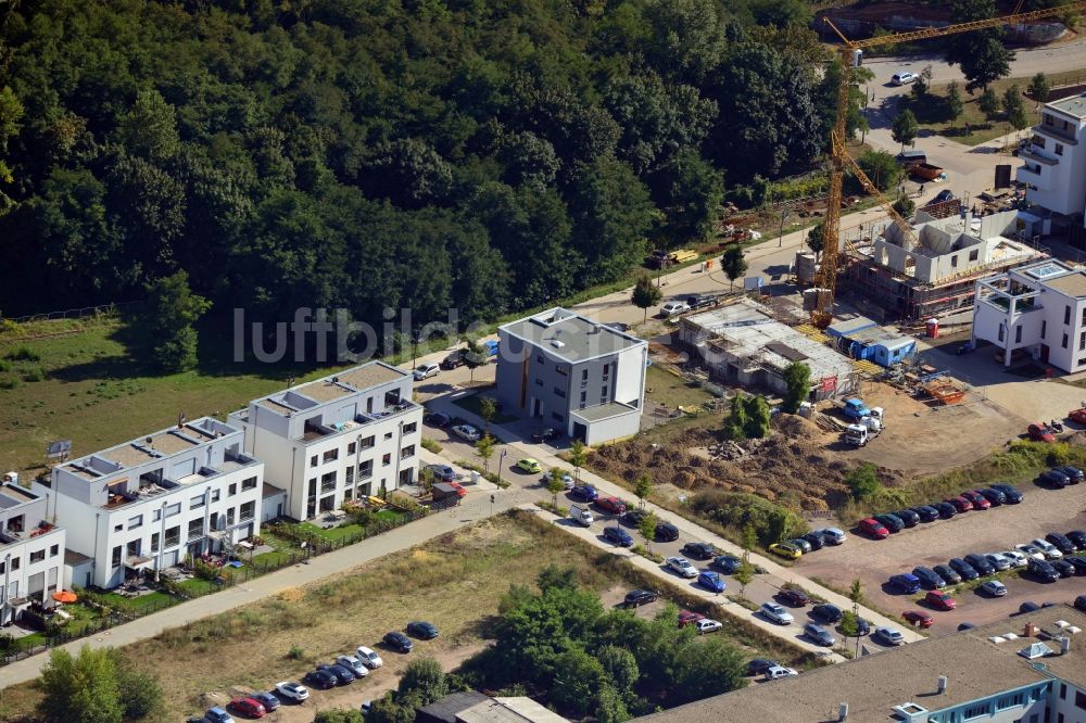 Magdeburg aus der Vogelperspektive: Baustelle einer Neubau - Siedlung mit Mehrfamilienhäusern im Entwicklungsgebiet Elbbahnhof in Magdeburg im Bundesland Sachsen-Anhalt