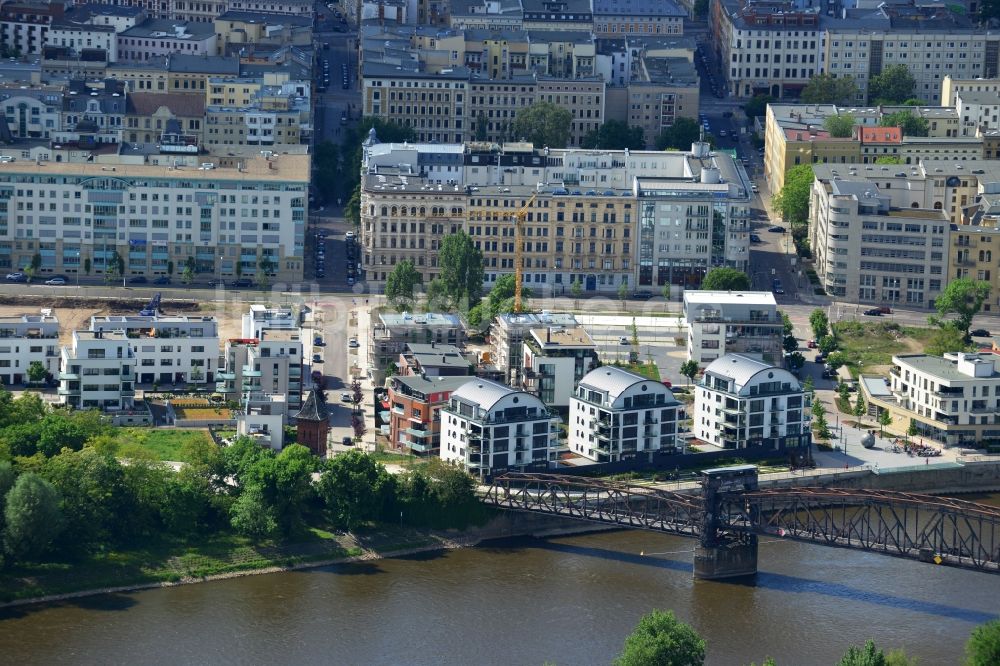 Luftaufnahme Magdeburg - Baustelle einer Neubau - Siedlung mit Mehrfamilienhäusern im Entwicklungsgebiet Elbbahnhof in Magdeburg im Bundesland Sachsen-Anhalt