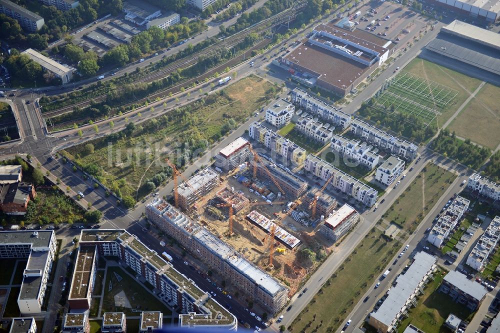 Luftbild Berlin - Baustelle einer Neubau- und Stadthaussiedlung auf dem Gelände des Alten Schlachthofes in der Thaerstraße im Bezirk Friedrichshain in Berlin