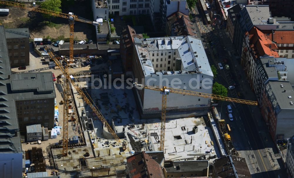 Berlin Mitte aus der Vogelperspektive: Baustelle für den Neubau eines Titanic Hotel an der Chausseestraße - Zinnowitzer Straße in Berlin - Mitte