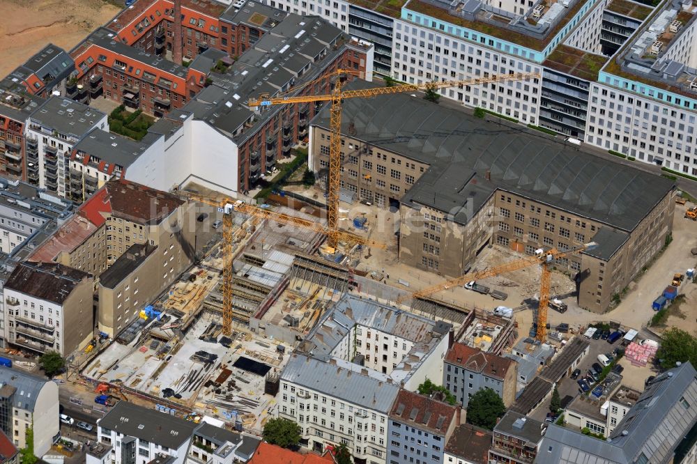 Berlin Mitte aus der Vogelperspektive: Baustelle für den Neubau eines Titanic Hotel an der Chausseestraße - Zinnowitzer Straße in Berlin - Mitte