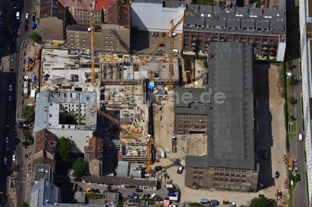 Berlin Mitte aus der Vogelperspektive: Baustelle für den Neubau eines Titanic Hotel an der Chausseestraße - Zinnowitzer Straße in Berlin - Mitte