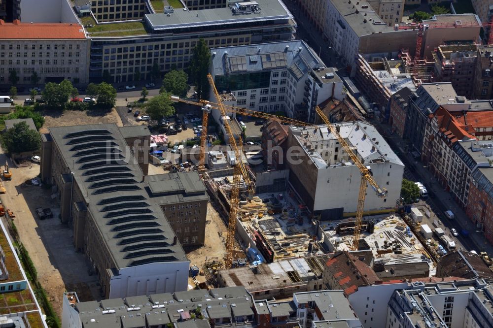 Luftaufnahme Berlin Mitte - Baustelle für den Neubau eines Titanic Hotel an der Chausseestraße - Zinnowitzer Straße in Berlin - Mitte