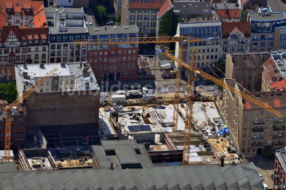 Luftbild Berlin Mitte - Baustelle für den Neubau eines Titanic Hotel an der Chausseestraße - Zinnowitzer Straße in Berlin - Mitte