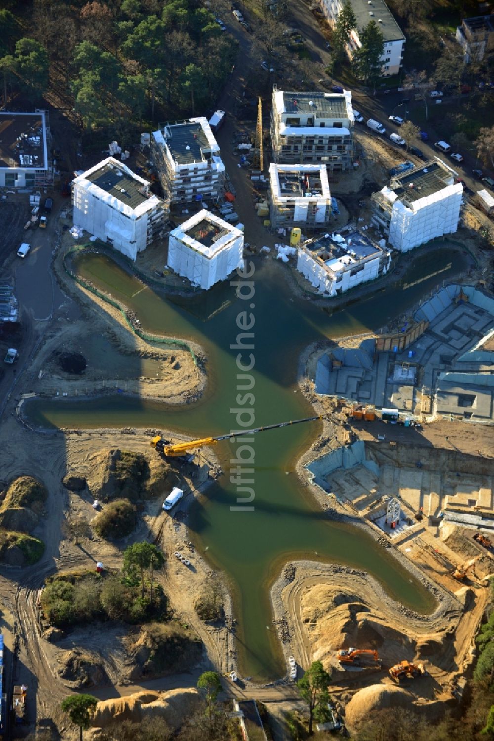 Berlin aus der Vogelperspektive: Baustelle Neubau Wohnanlage Fünf Morgen Dahlem Urban Village der STOFANEL Gruppe in Berlin - Dahlem