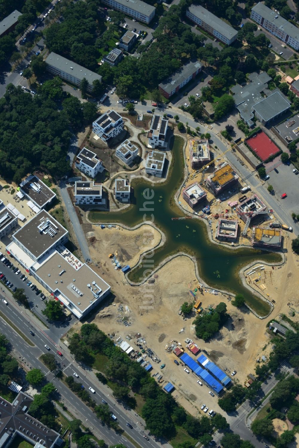 Berlin von oben - Baustelle Neubau Wohnanlage Fünf Morgen Dahlem Urban Village der STOFANEL Gruppe in Berlin - Dahlem