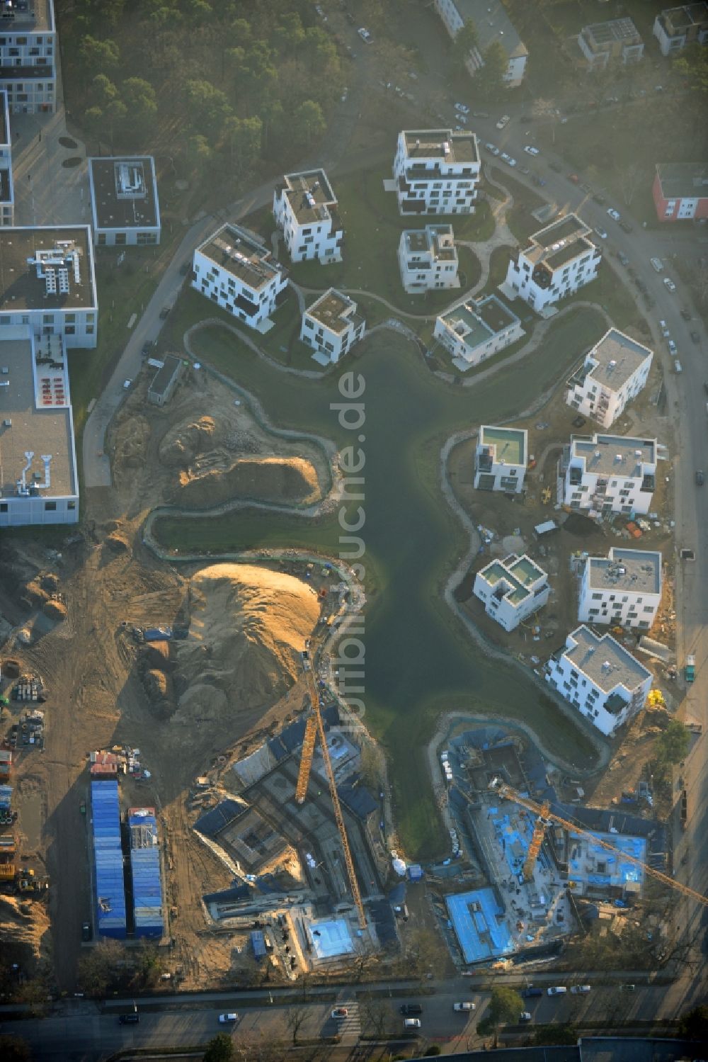 Luftbild Berlin - Baustelle Neubau Wohnanlage Fünf Morgen Dahlem Urban Village der STOFANEL Gruppe in Berlin - Dahlem