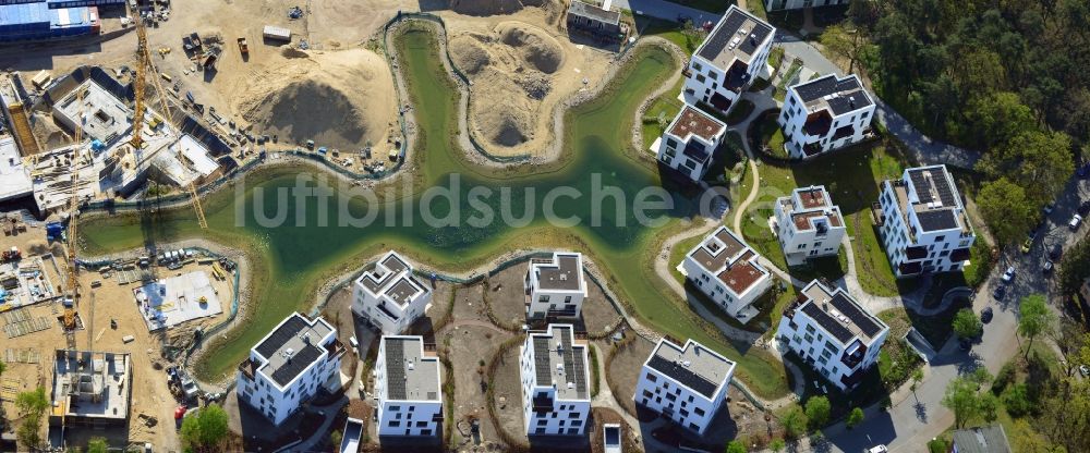 Berlin aus der Vogelperspektive: Baustelle Neubau Wohnanlage Fünf Morgen Dahlem Urban Village der STOFANEL Gruppe in Berlin - Dahlem