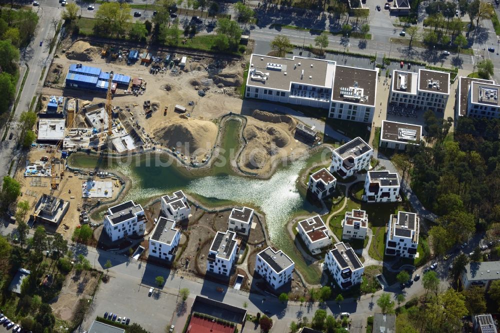 Berlin aus der Vogelperspektive: Baustelle Neubau Wohnanlage Fünf Morgen Dahlem Urban Village der STOFANEL Gruppe in Berlin - Dahlem