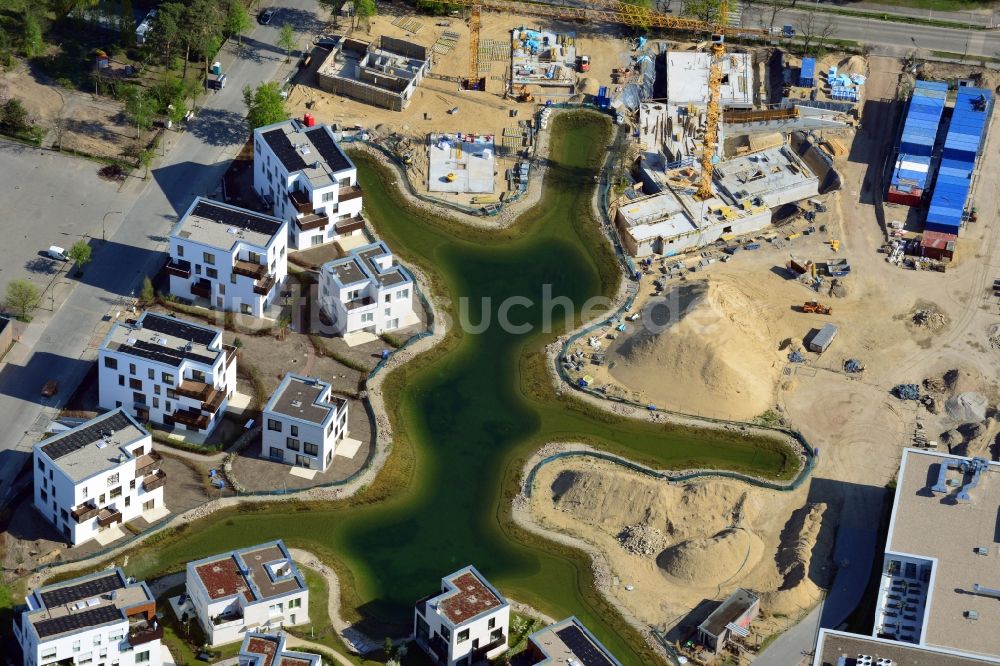 Berlin aus der Vogelperspektive: Baustelle Neubau Wohnanlage Fünf Morgen Dahlem Urban Village der STOFANEL Gruppe in Berlin - Dahlem