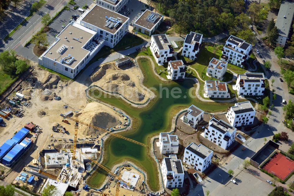 Berlin aus der Vogelperspektive: Baustelle Neubau Wohnanlage Fünf Morgen Dahlem Urban Village der STOFANEL Gruppe in Berlin - Dahlem