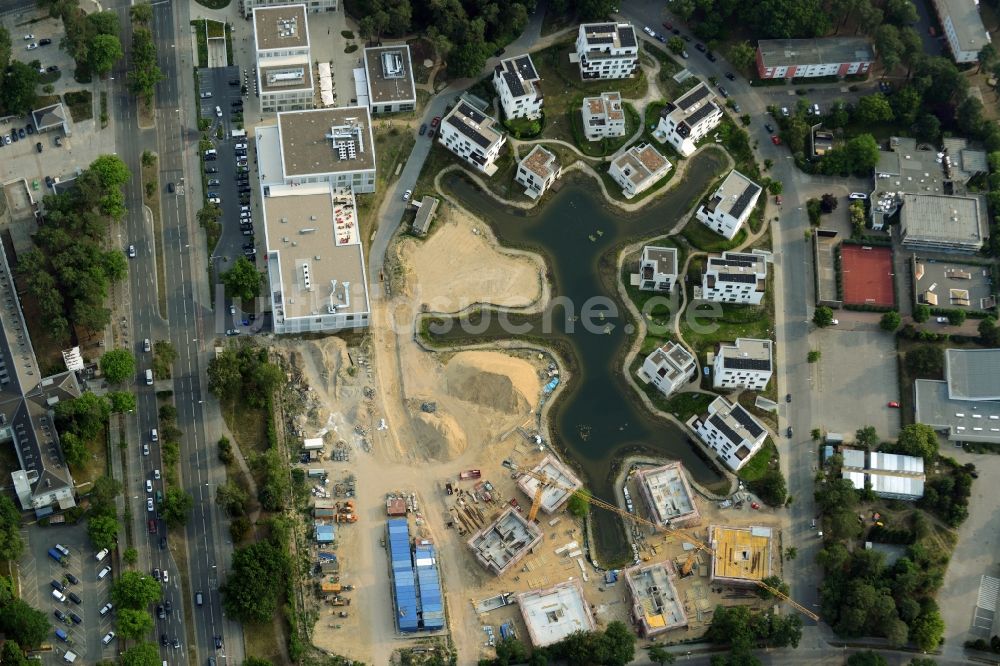 Berlin aus der Vogelperspektive: Baustelle Neubau Wohnanlage Fünf Morgen Dahlem Urban Village der STOFANEL Gruppe in Berlin - Dahlem