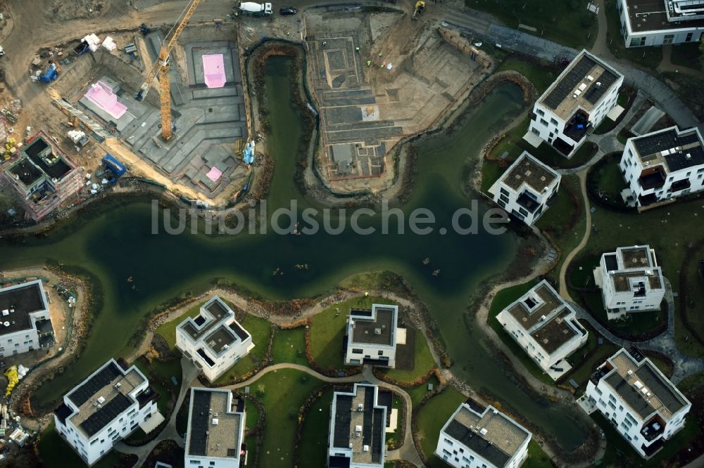 Berlin aus der Vogelperspektive: Baustelle Neubau Wohnanlage Fünf Morgen Dahlem Urban Village der STOFANEL Gruppe in Berlin - Dahlem