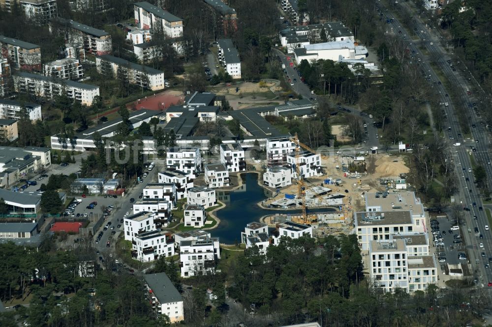 Berlin aus der Vogelperspektive: Baustelle Neubau Wohnanlage Fünf Morgen Dahlem Urban Village der STOFANEL Gruppe in Berlin - Dahlem