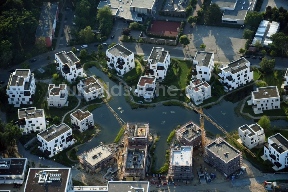 Berlin aus der Vogelperspektive: Baustelle Neubau Wohnanlage Fünf Morgen Dahlem Urban Village der STOFANEL Gruppe in Berlin - Dahlem