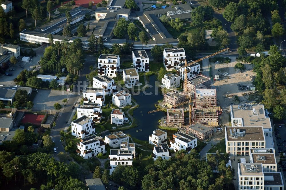 Berlin von oben - Baustelle Neubau Wohnanlage Fünf Morgen Dahlem Urban Village der STOFANEL Gruppe in Berlin - Dahlem