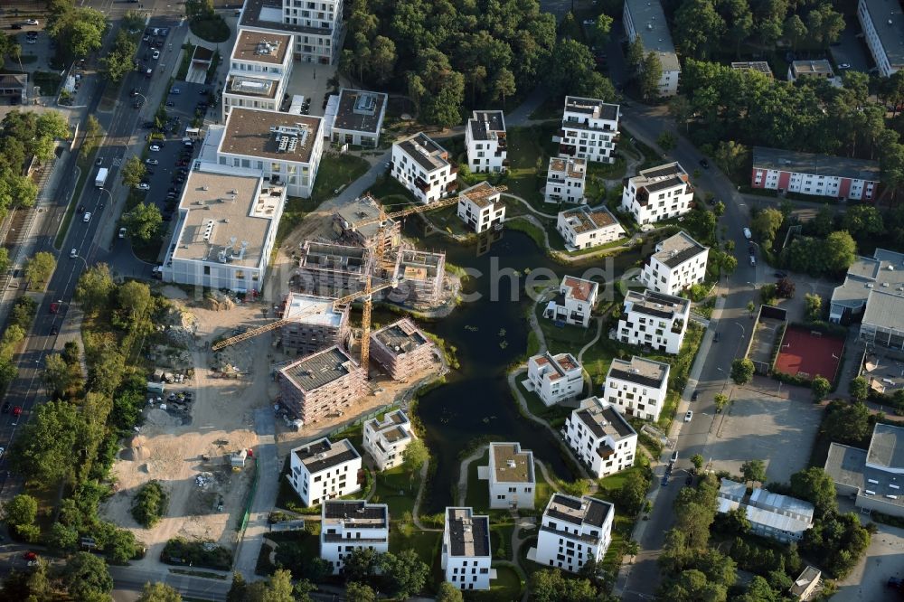 Berlin aus der Vogelperspektive: Baustelle Neubau Wohnanlage Fünf Morgen Dahlem Urban Village der STOFANEL Gruppe in Berlin - Dahlem