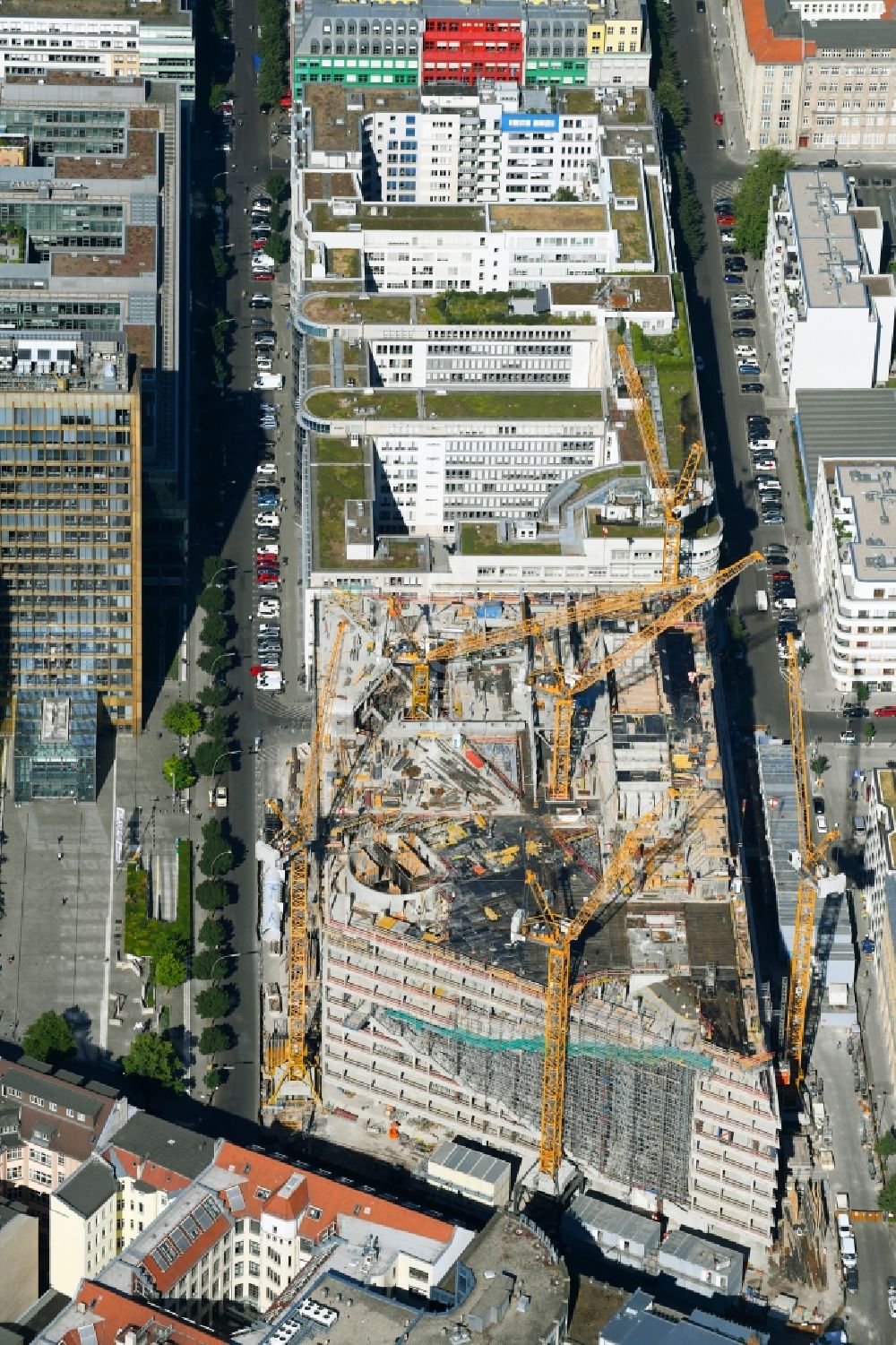 Berlin von oben - Baustelle des Neubaus Axel Springer Campus an der Krausenstraße - Schützenstraße in Berlin