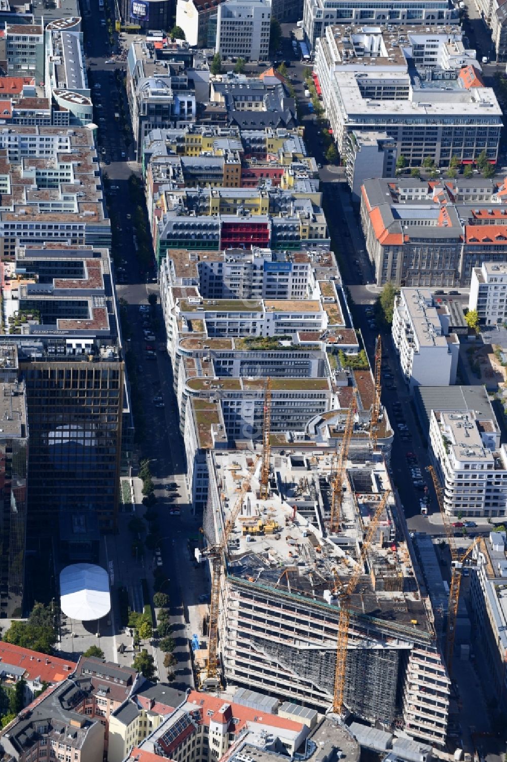 Berlin von oben - Baustelle des Neubaus Axel Springer Campus an der Krausenstraße - Schützenstraße in Berlin