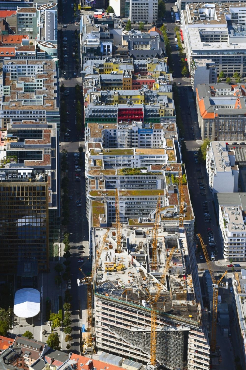 Berlin aus der Vogelperspektive: Baustelle des Neubaus Axel Springer Campus an der Krausenstraße - Schützenstraße in Berlin