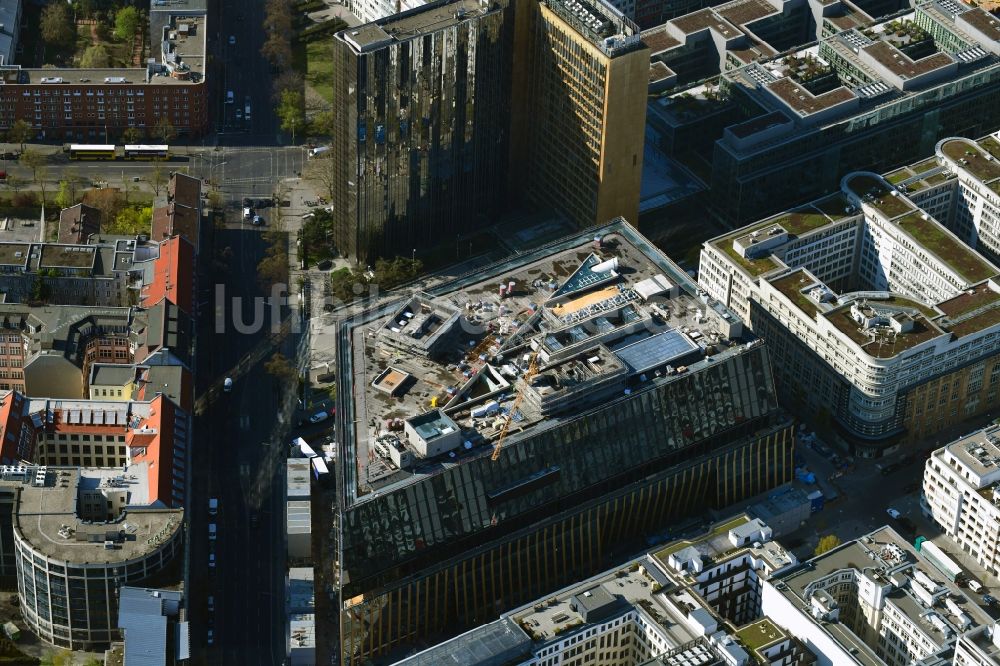 Berlin aus der Vogelperspektive: Baustelle des Neubaus Axel Springer Campus an der Krausenstraße - Schützenstraße in Berlin