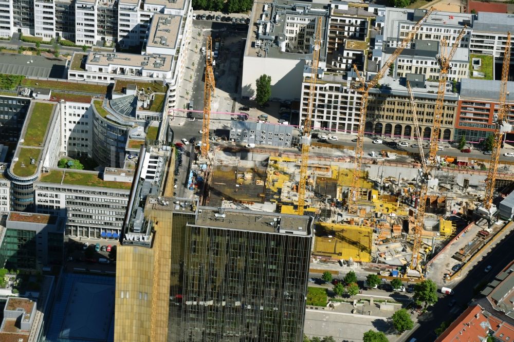 Luftaufnahme Berlin - Baustelle des Neubaus Axel Springer Campus - OMA an der Krausenstraße - Schützenstraße in Berlin