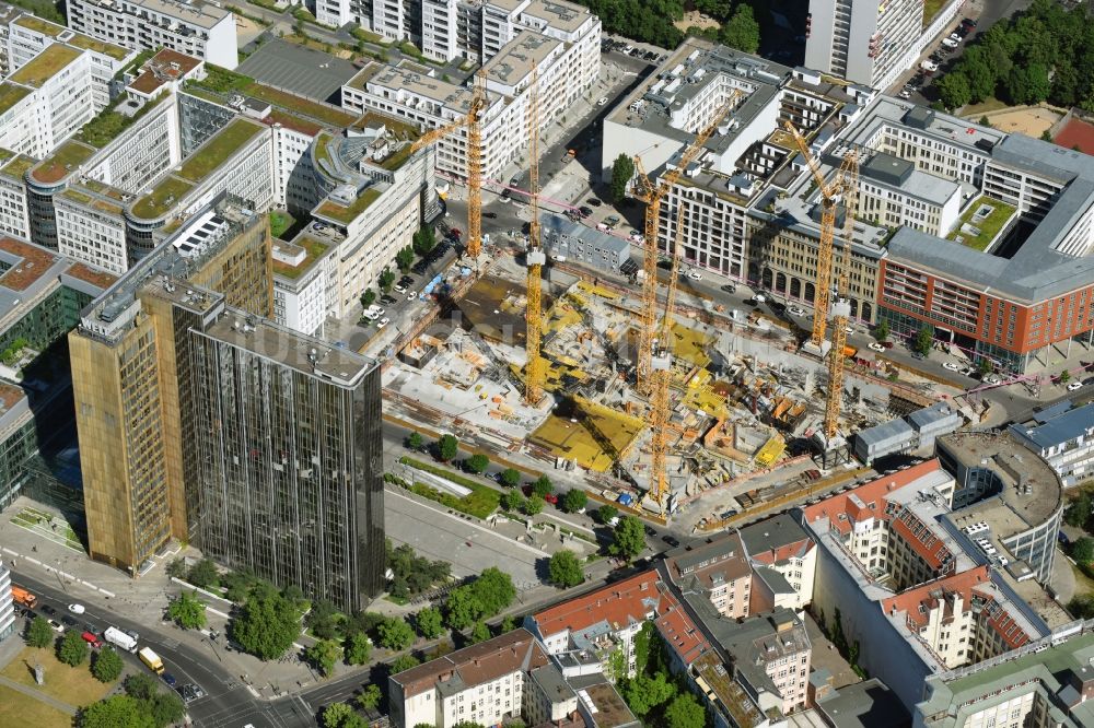 Luftaufnahme Berlin - Baustelle des Neubaus Axel Springer Campus - OMA an der Krausenstraße - Schützenstraße in Berlin