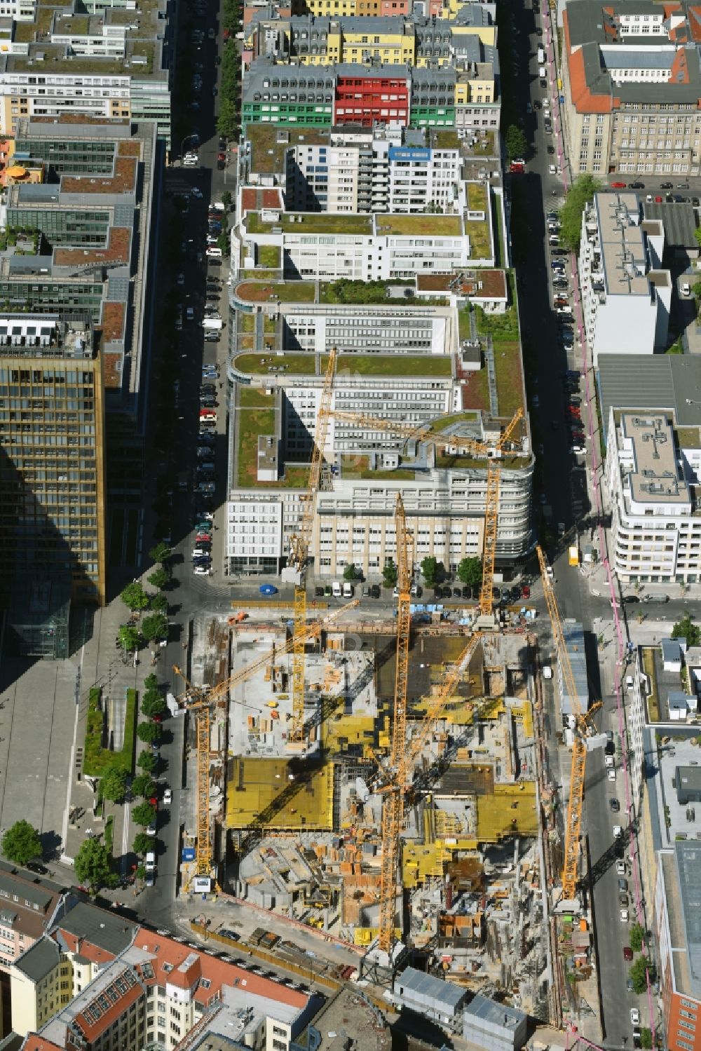 Luftbild Berlin - Baustelle des Neubaus Axel Springer Campus - OMA an der Krausenstraße - Schützenstraße in Berlin