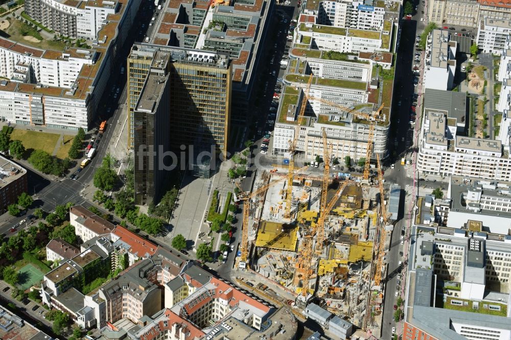 Luftaufnahme Berlin - Baustelle des Neubaus Axel Springer Campus - OMA an der Krausenstraße - Schützenstraße in Berlin