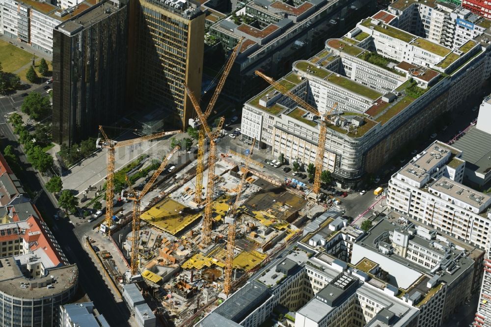 Berlin von oben - Baustelle des Neubaus Axel Springer Campus - OMA an der Krausenstraße - Schützenstraße in Berlin