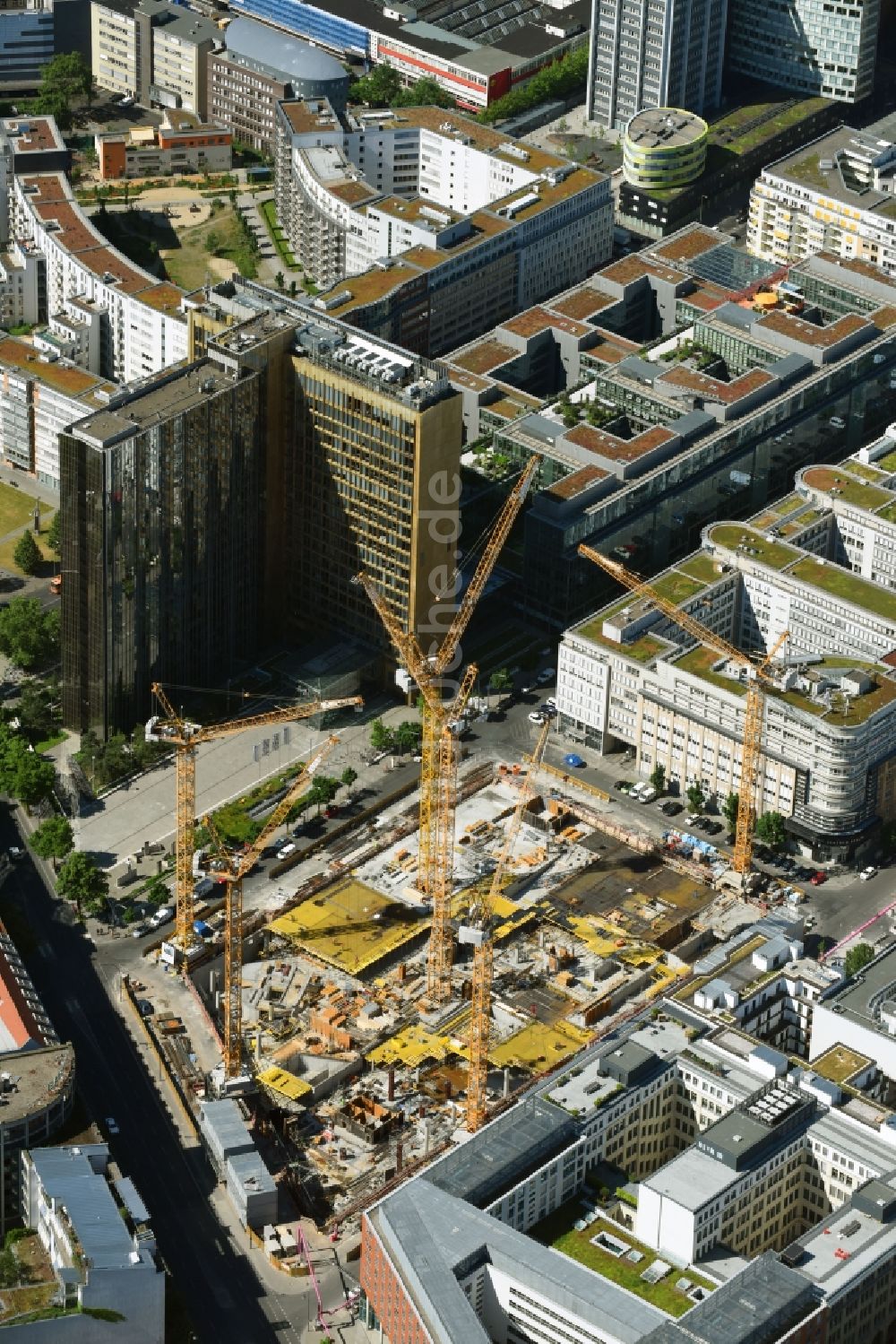 Berlin von oben - Baustelle des Neubaus Axel Springer Campus - OMA an der Krausenstraße - Schützenstraße in Berlin