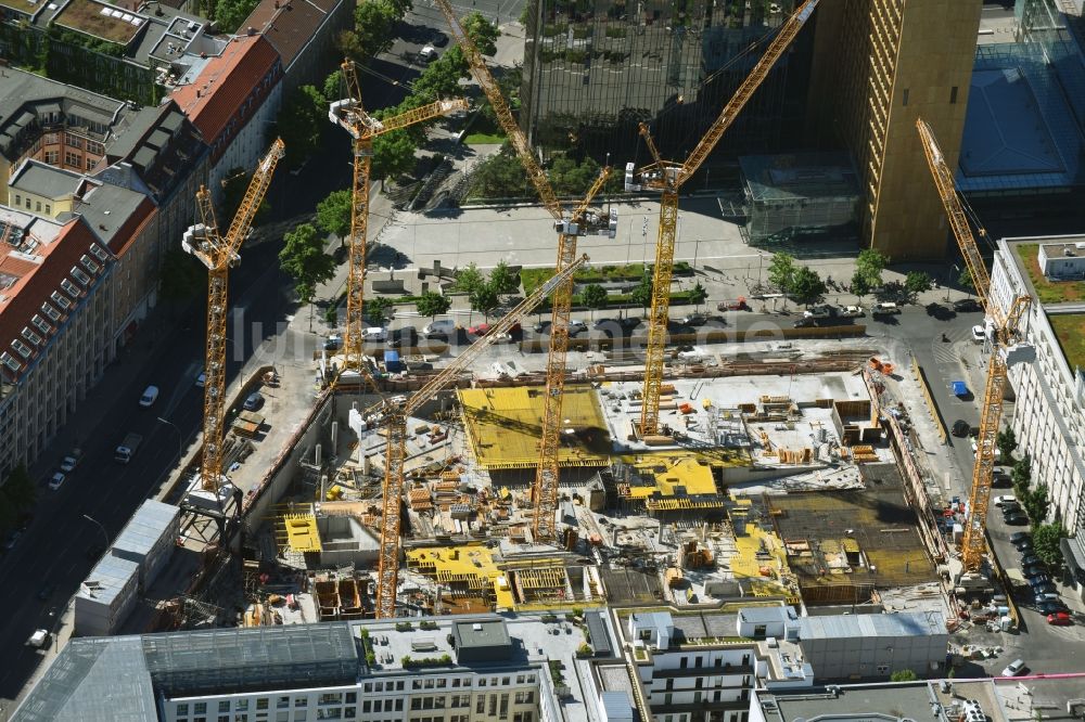 Luftaufnahme Berlin - Baustelle des Neubaus Axel Springer Campus - OMA an der Krausenstraße - Schützenstraße in Berlin