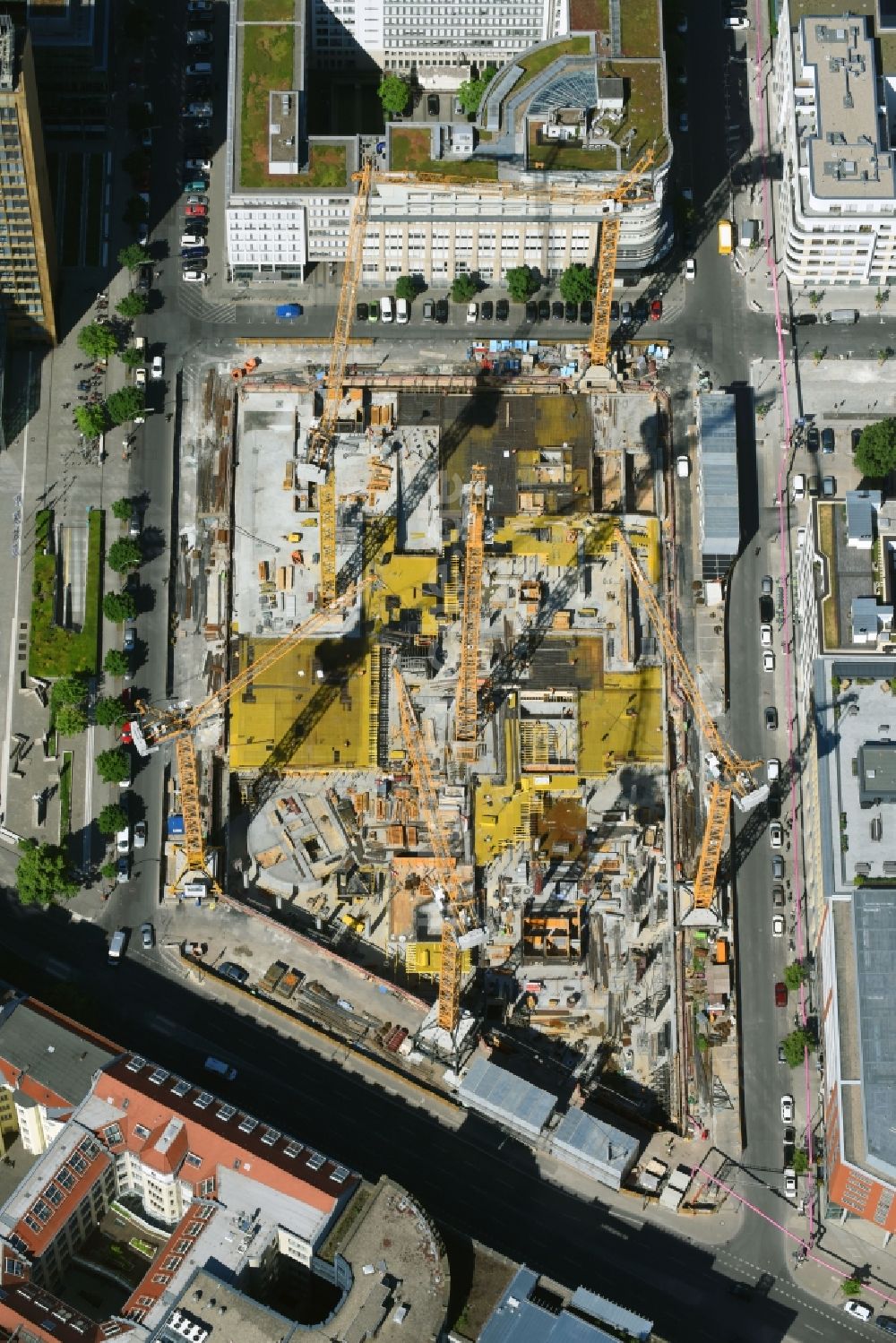 Luftbild Berlin - Baustelle des Neubaus Axel Springer Campus - OMA an der Krausenstraße - Schützenstraße in Berlin