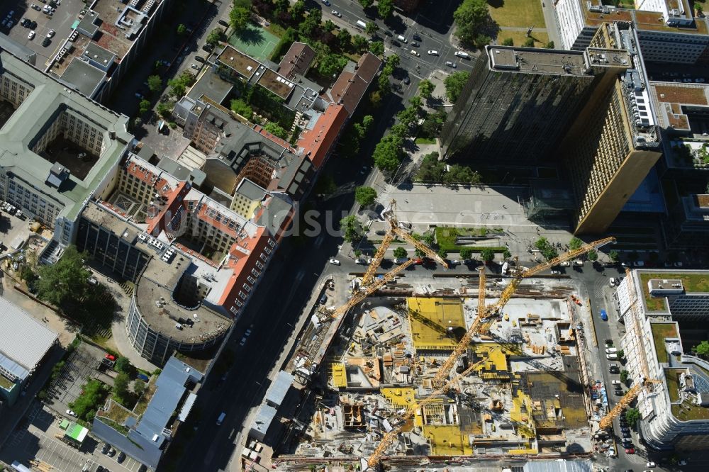 Berlin von oben - Baustelle des Neubaus Axel Springer Campus - OMA an der Krausenstraße - Schützenstraße in Berlin