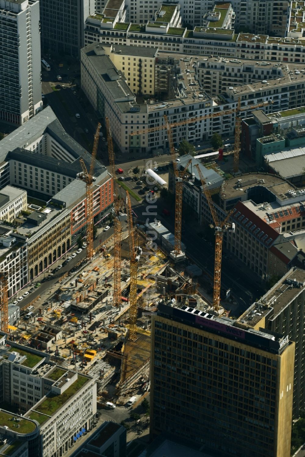 Berlin aus der Vogelperspektive: Baustelle des Neubaus Axel Springer Campus - OMA an der Krausenstraße - Schützenstraße in Berlin