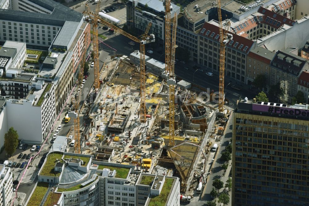 Berlin aus der Vogelperspektive: Baustelle des Neubaus Axel Springer Campus - OMA an der Krausenstraße - Schützenstraße in Berlin