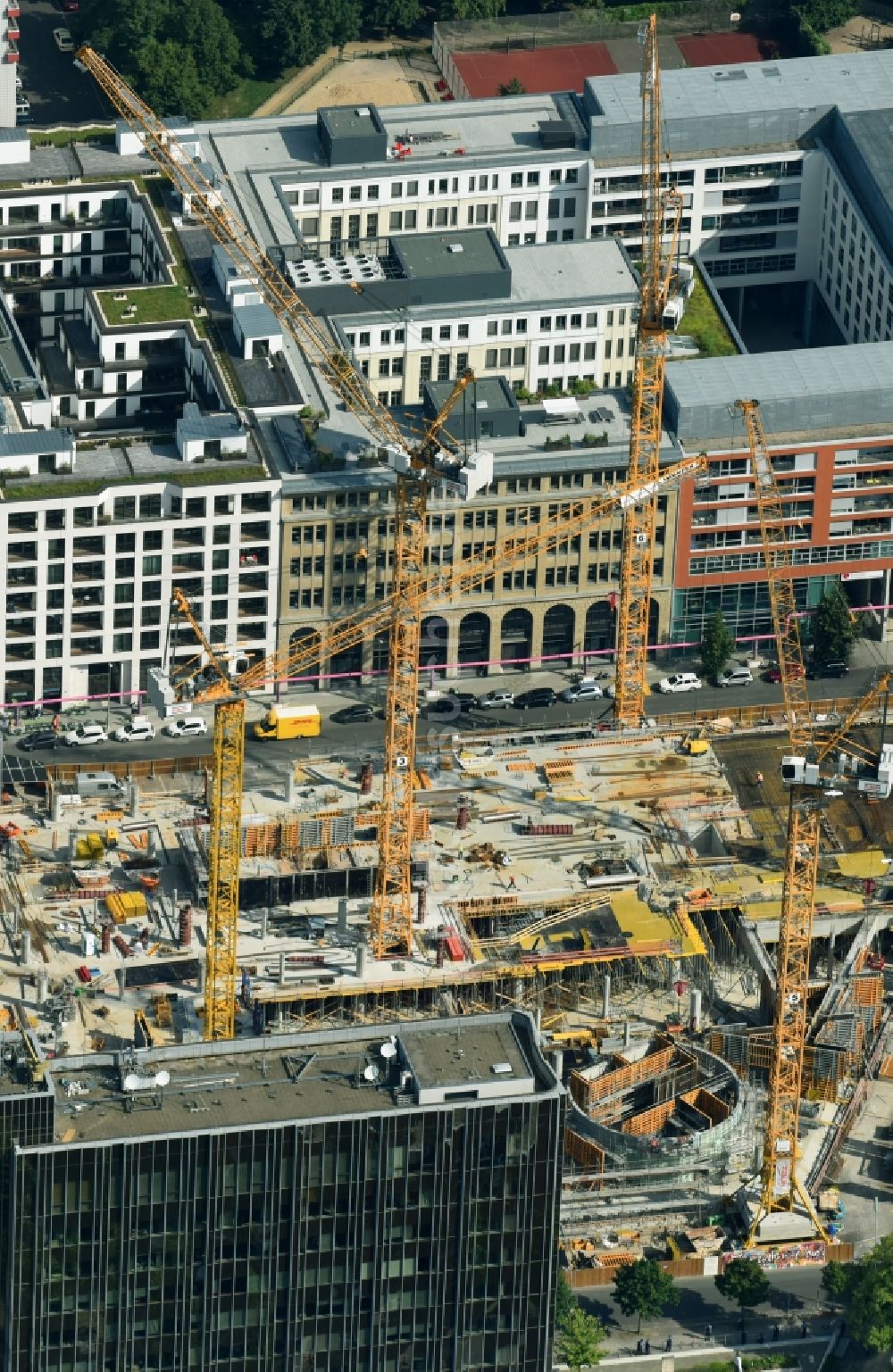 Berlin von oben - Baustelle des Neubaus Axel Springer Campus - OMA an der Krausenstraße - Schützenstraße in Berlin