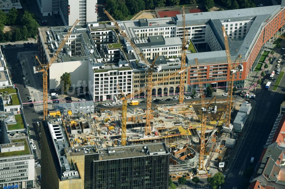 Berlin aus der Vogelperspektive: Baustelle des Neubaus Axel Springer Campus - OMA an der Krausenstraße - Schützenstraße in Berlin