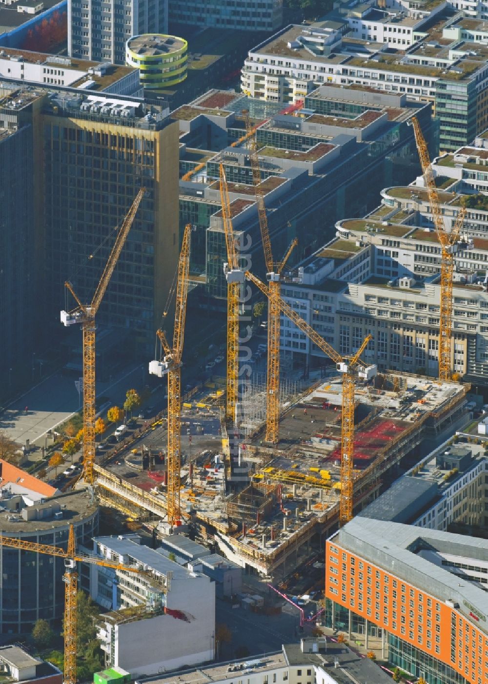 Berlin von oben - Baustelle des Neubaus Axel Springer Campus - OMA an der Krausenstraße - Schützenstraße in Berlin