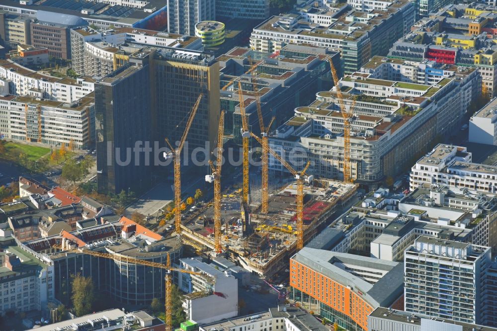 Berlin aus der Vogelperspektive: Baustelle des Neubaus Axel Springer Campus - OMA an der Krausenstraße - Schützenstraße in Berlin