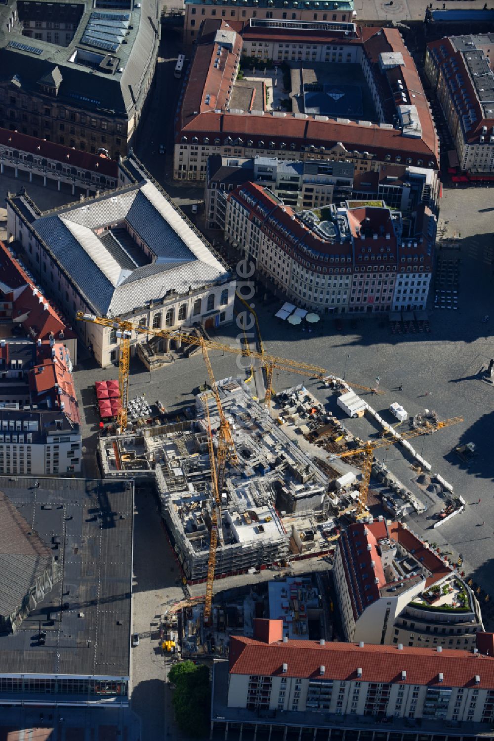 Dresden aus der Vogelperspektive: Baustelle des Neubaus Neumarkt Palais City One in der Altstadt in Dresden im Bundesland Sachsen