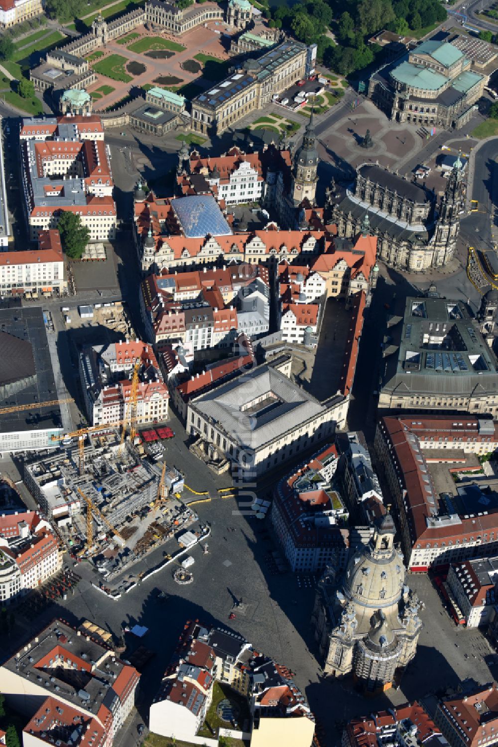 Luftaufnahme Dresden - Baustelle des Neubaus Neumarkt Palais City One in der Altstadt in Dresden im Bundesland Sachsen