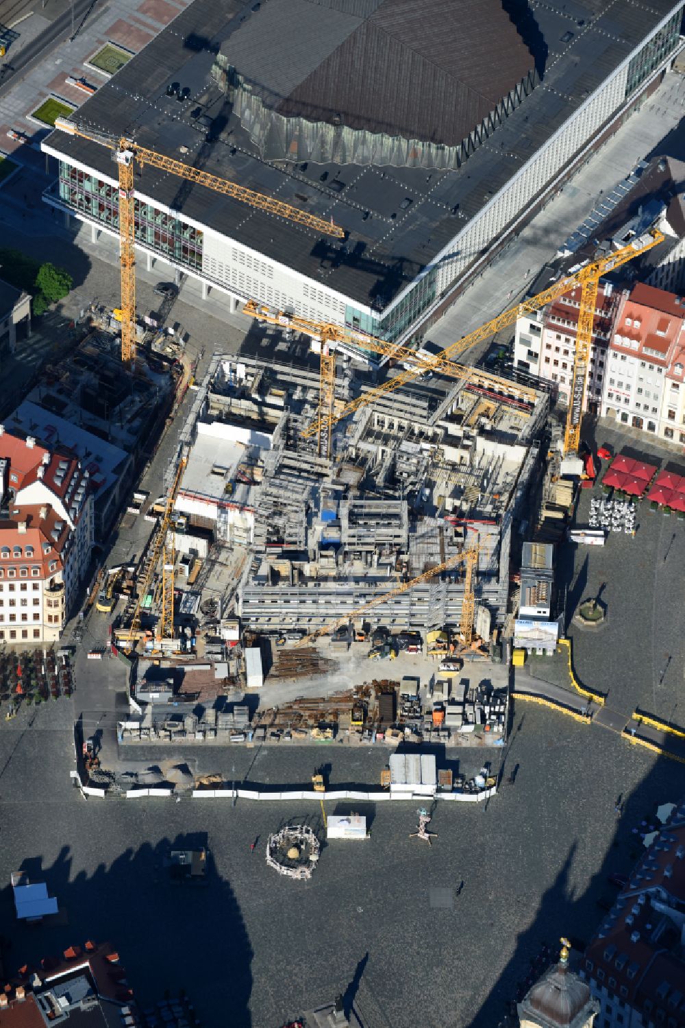 Dresden aus der Vogelperspektive: Baustelle des Neubaus Neumarkt Palais City One in der Altstadt in Dresden im Bundesland Sachsen