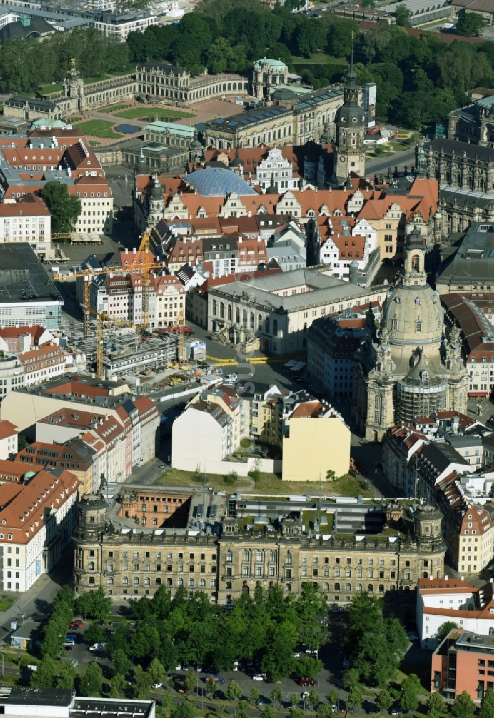 Dresden aus der Vogelperspektive: Baustelle des Neubaus Neumarkt Palais City One an der Frauenkirche in der Altstadt in Dresden im Bundesland Sachsen