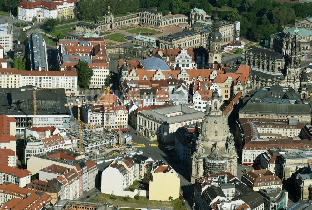 Dresden von oben - Baustelle des Neubaus Neumarkt Palais City One an der Frauenkirche in der Altstadt in Dresden im Bundesland Sachsen