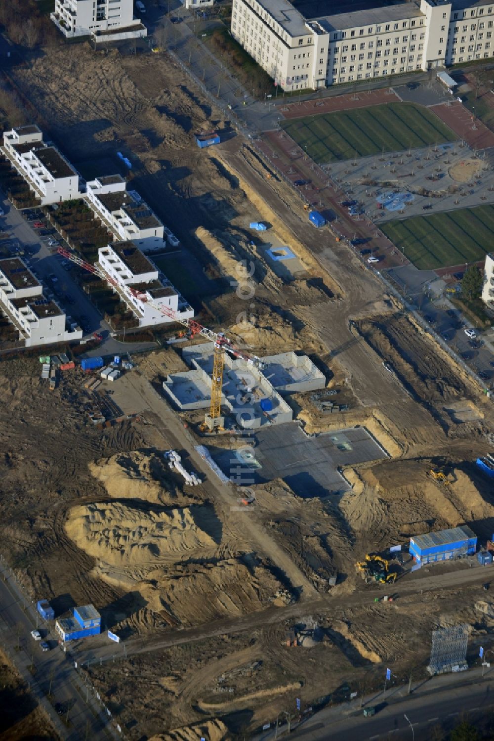 Luftbild Berlin - Baustelle für neue Eigentumshäuser in der Truman-Allee in Berlin-Steglitz