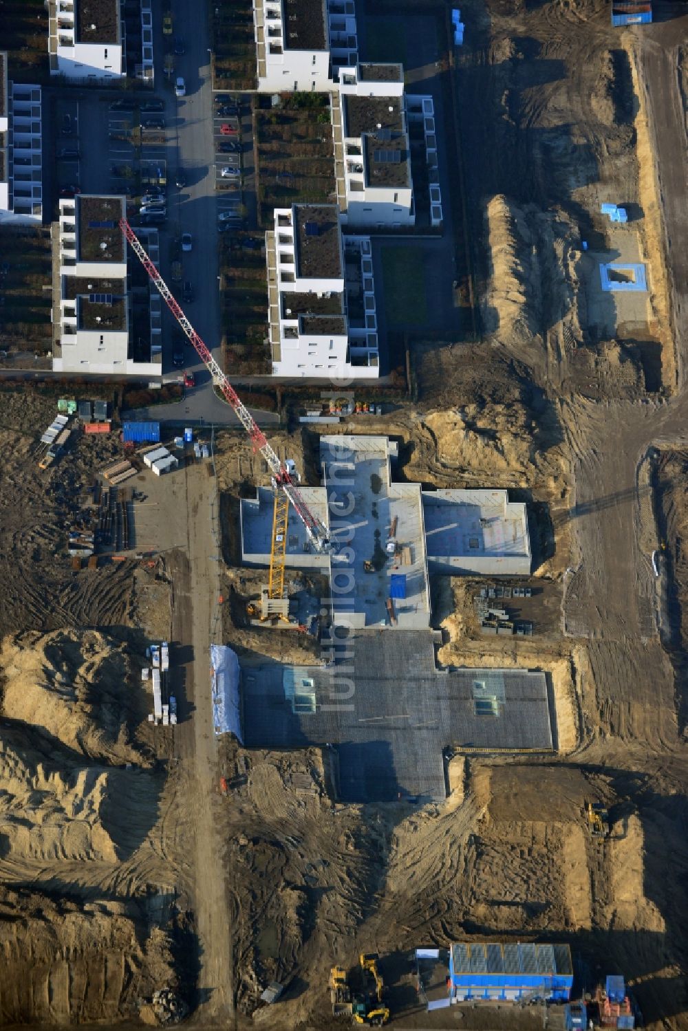 Berlin von oben - Baustelle für neue Eigentumshäuser in der Truman-Allee in Berlin-Steglitz