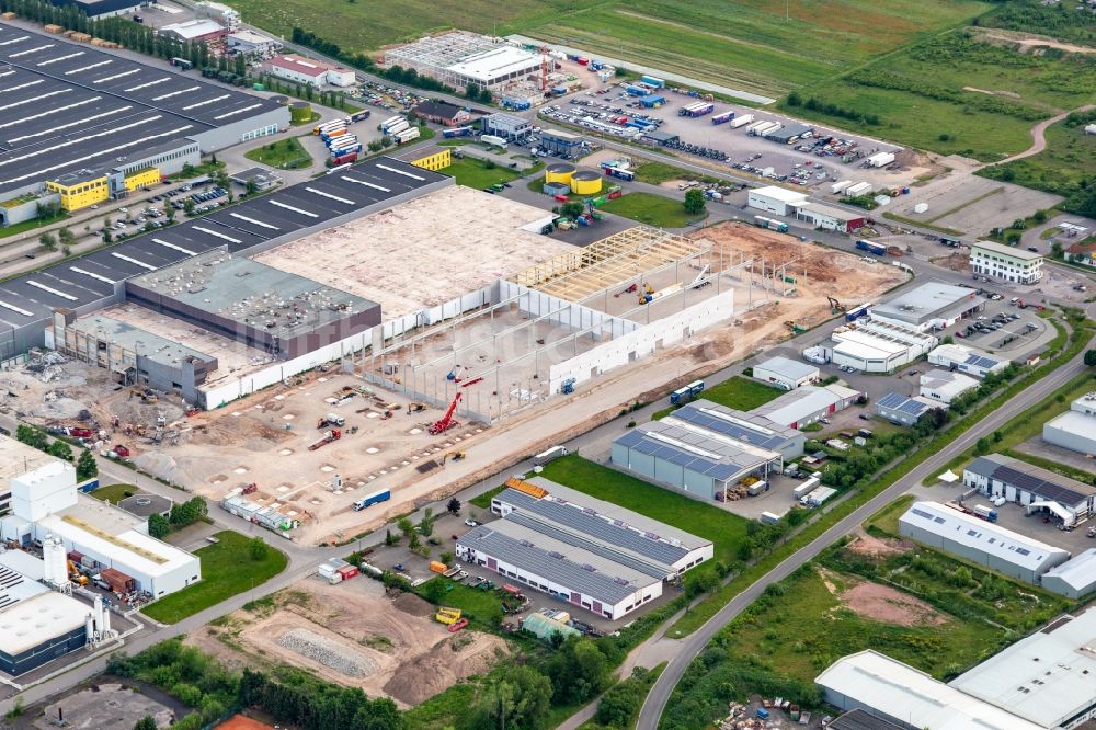 Luftbild Offenbach an der Queich - Baustelle für neue Lagerhallen und Speditionsgebäude der Progroup Board GmbH in Offenbach an der Queich im Bundesland Rheinland-Pfalz, Deutschland