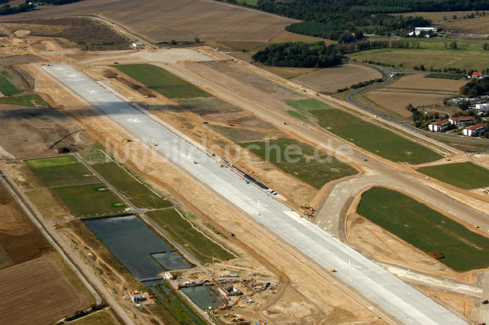 Luftaufnahme Schönefeld - Baustelle neue südliche Landebahn auf dem Flughafen Schönefeld BBI