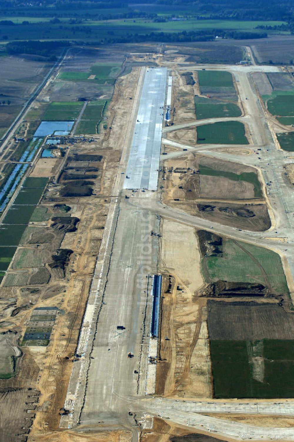 Luftbild Schönefeld - Baustelle neue südliche Landebahn auf dem Flughafen Schönefeld BBI